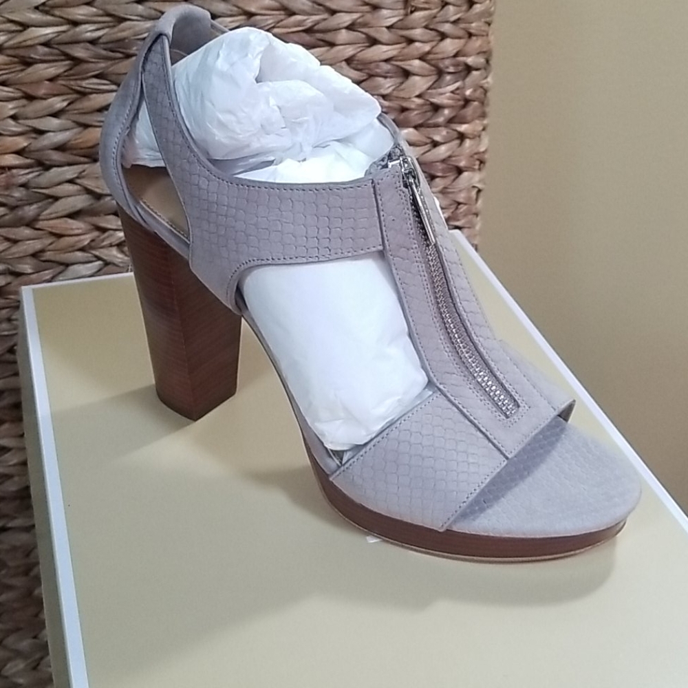 NIB MICHAEL KORS SANDALS